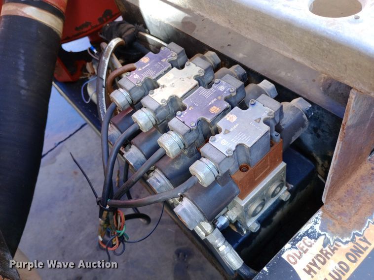 image for item DW0855 2010 Vermeer MC855SDT vacuum excavator