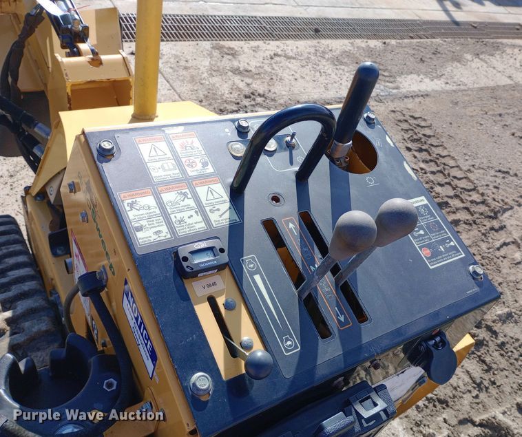 image for item DW0869 2014 Vermeer SC30TX stump grinder