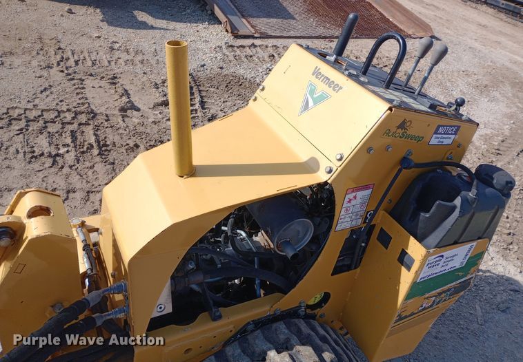 image for item DW0869 2014 Vermeer SC30TX stump grinder