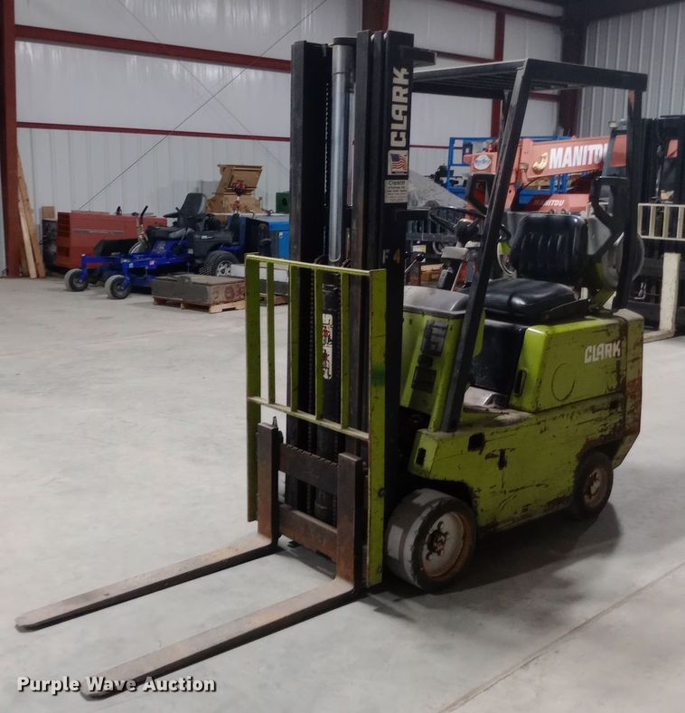 image for item DW0881 Clark C500-30 forklift