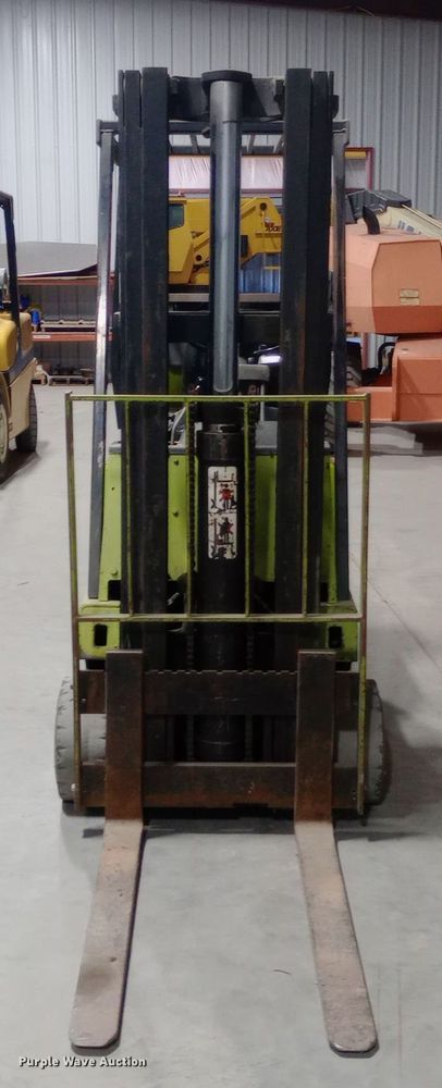 image for item DW0881 Clark C500-30 forklift