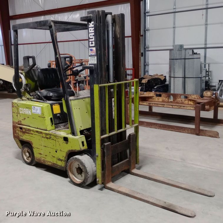 image for item DW0881 Clark C500-30 forklift