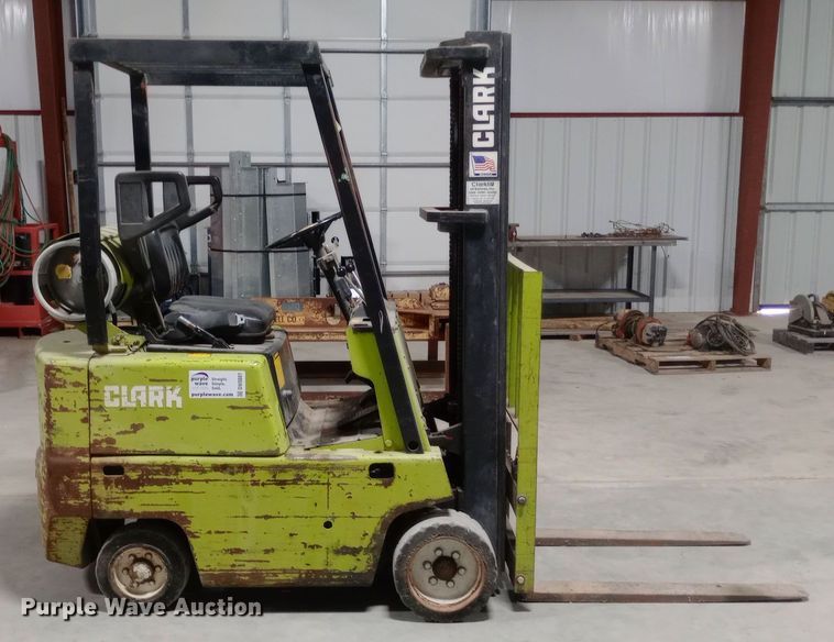 image for item DW0881 Clark C500-30 forklift