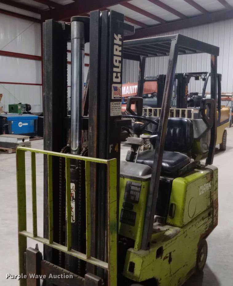 image for item DW0881 Clark C500-30 forklift