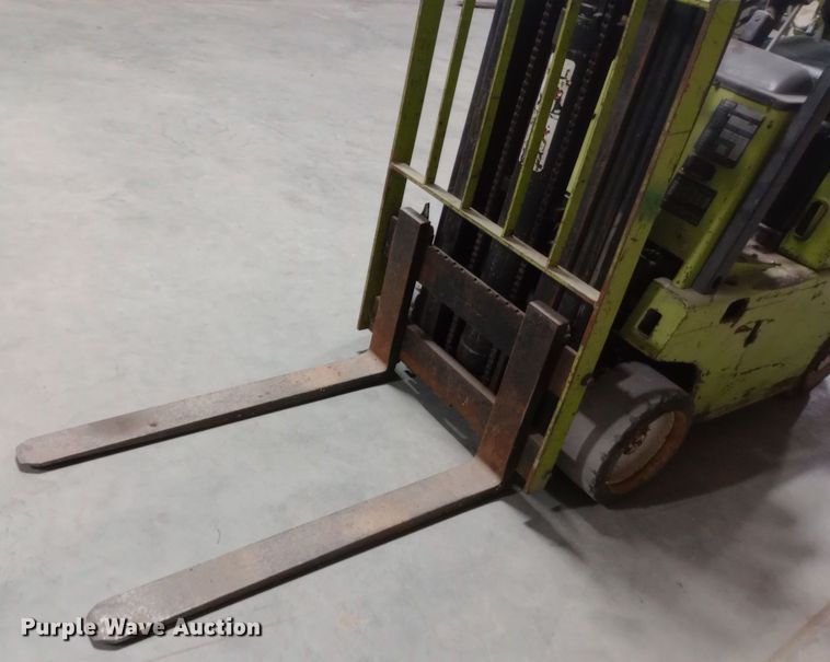image for item DW0881 Clark C500-30 forklift