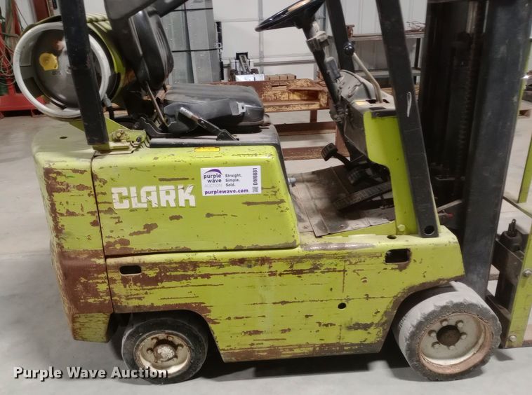 image for item DW0881 Clark C500-30 forklift