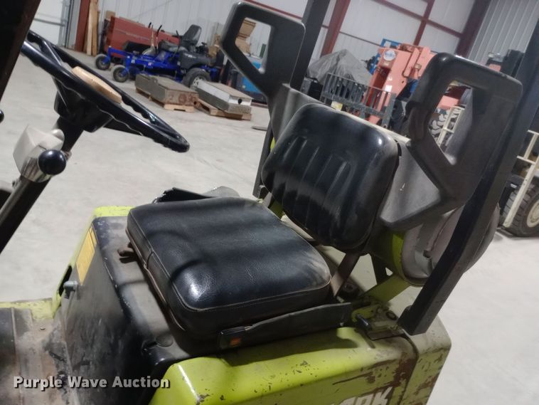 image for item DW0881 Clark C500-30 forklift