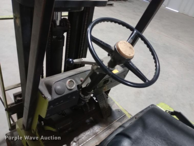image for item DW0881 Clark C500-30 forklift