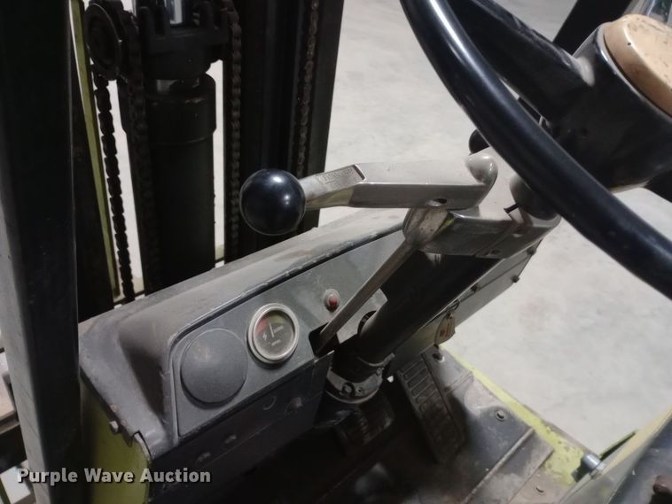 image for item DW0881 Clark C500-30 forklift