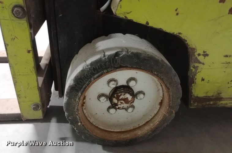 image for item DW0881 Clark C500-30 forklift