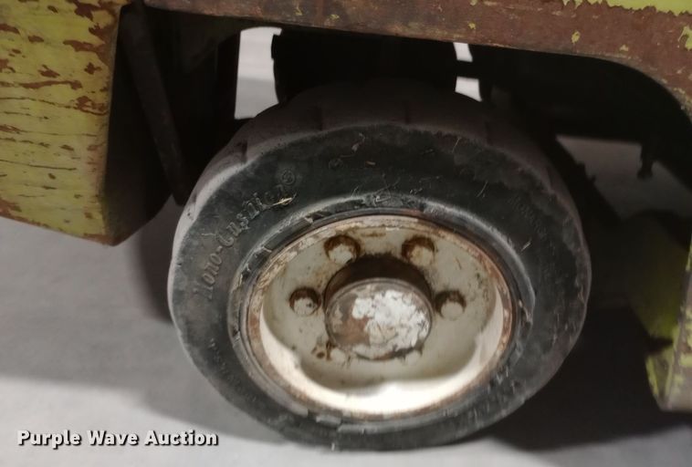 image for item DW0881 Clark C500-30 forklift