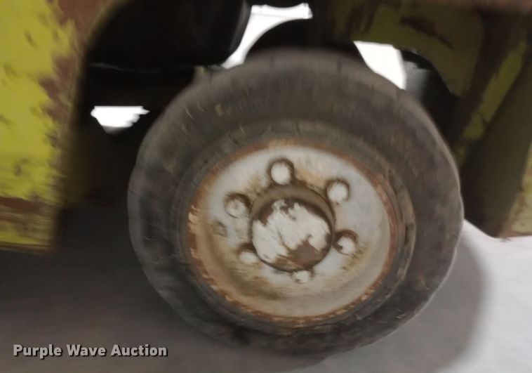 image for item DW0881 Clark C500-30 forklift