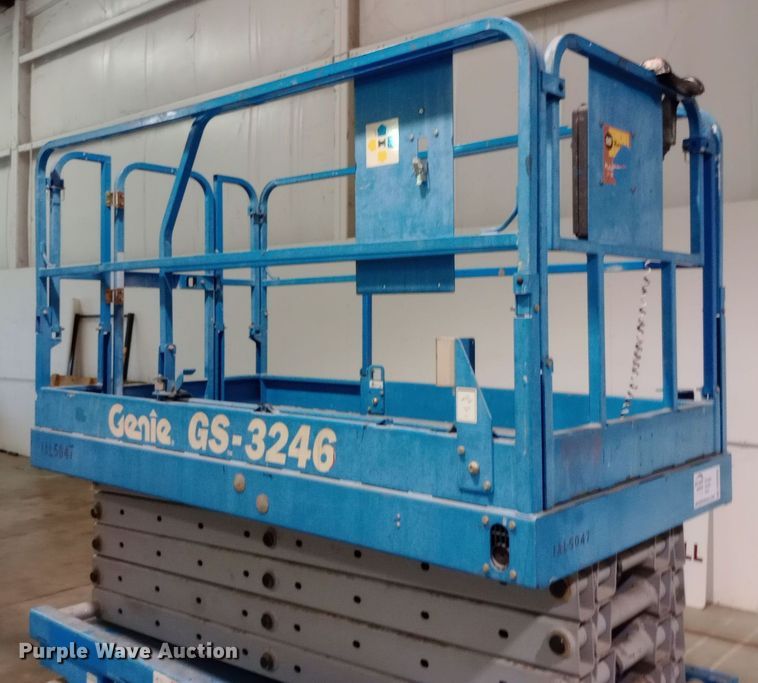 image for item DW0935 2002 Genie GS-3246 scissor lift