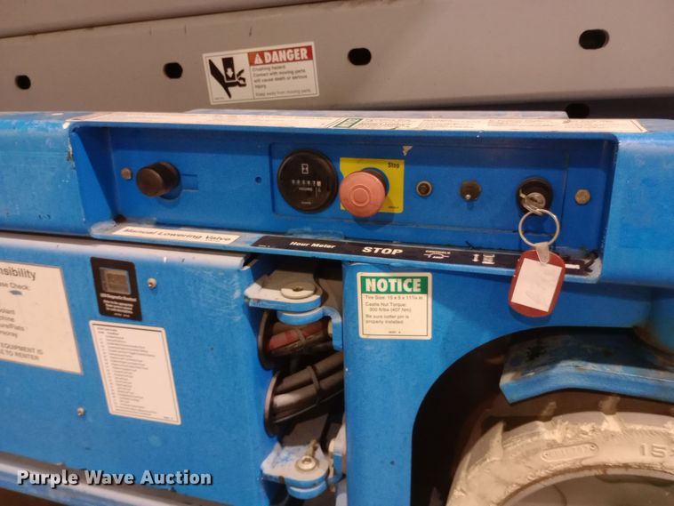 image for item DW0935 2002 Genie GS-3246 scissor lift