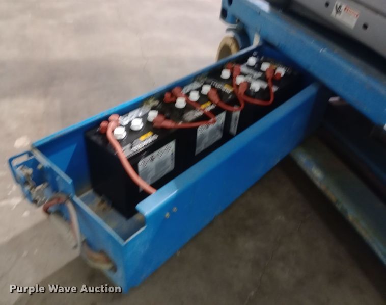 image for item DW0935 2002 Genie GS-3246 scissor lift