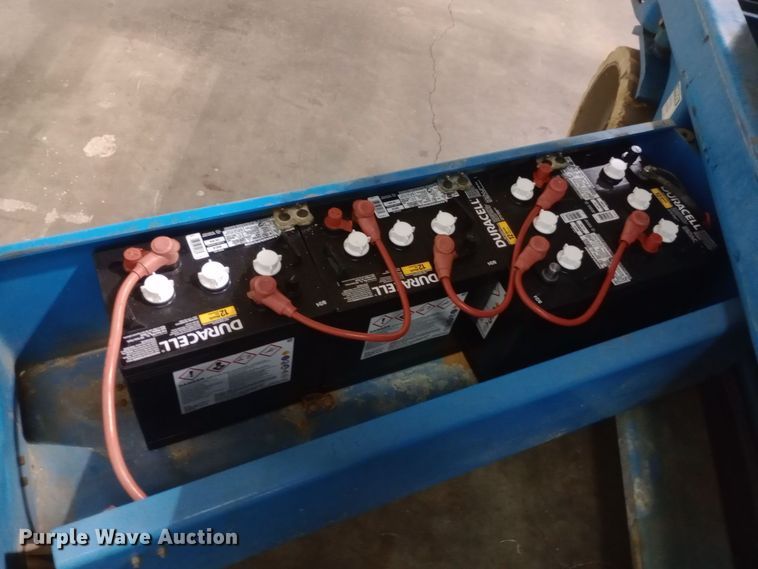 image for item DW0935 2002 Genie GS-3246 scissor lift