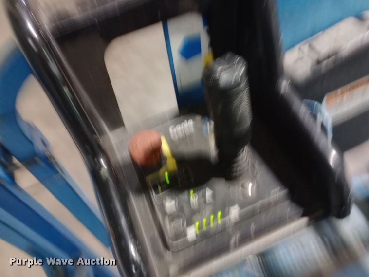 image for item DW0935 2002 Genie GS-3246 scissor lift