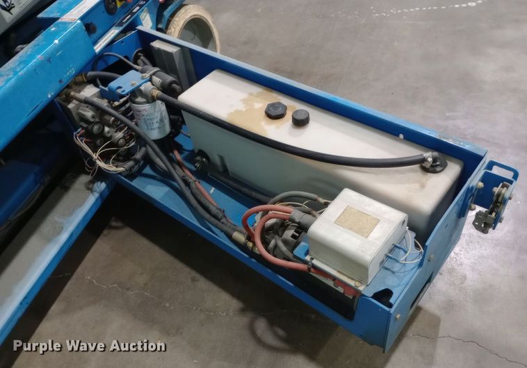 image for item DW0935 2002 Genie GS-3246 scissor lift