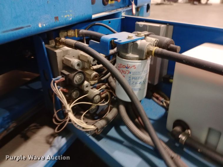 image for item DW0935 2002 Genie GS-3246 scissor lift