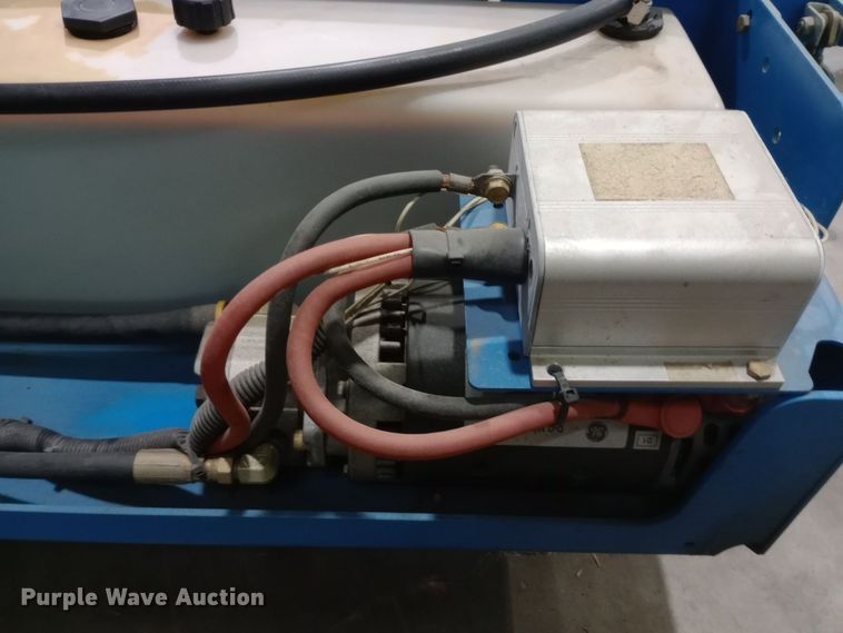 image for item DW0935 2002 Genie GS-3246 scissor lift