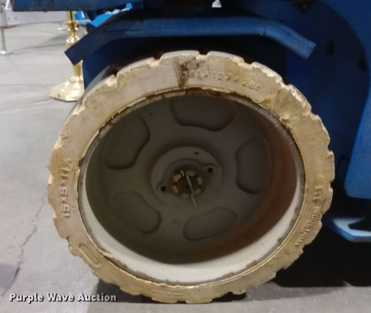 image for item DW0935 2002 Genie GS-3246 scissor lift