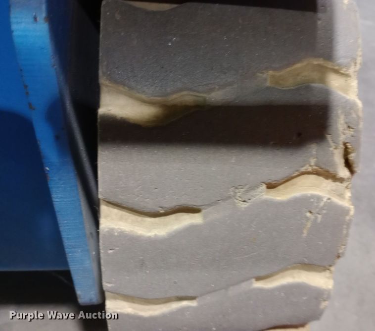 image for item DW0935 2002 Genie GS-3246 scissor lift