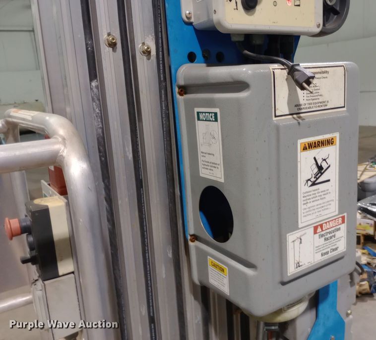 image for item DW0936 2007 Genie AWP-30S vertical lift