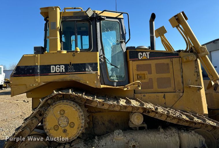 image for item DW2414 2004 Caterpillar D6R XL dozer