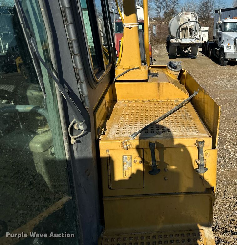 image for item DW2414 2004 Caterpillar D6R XL dozer