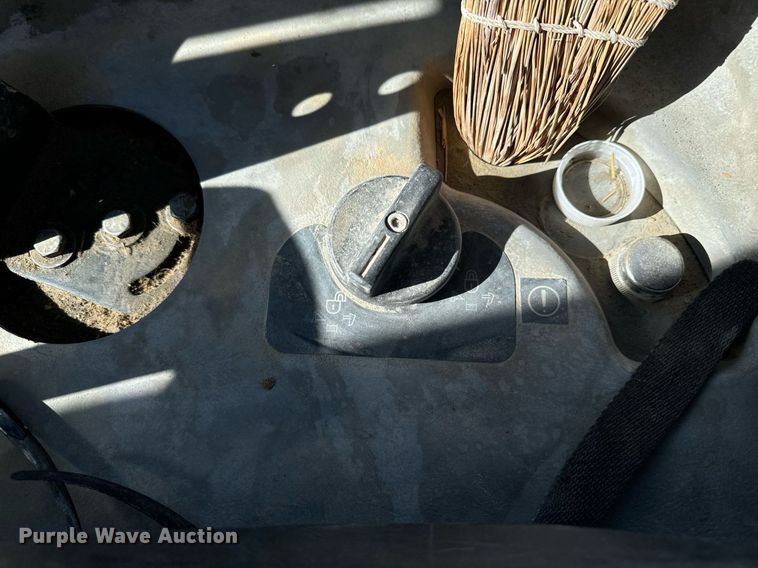 image for item DW2414 2004 Caterpillar D6R XL dozer