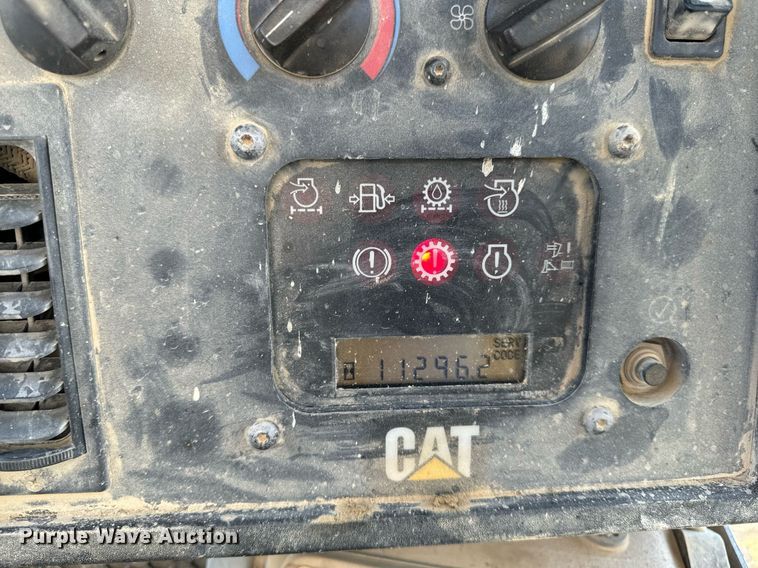 image for item DW2414 2004 Caterpillar D6R XL dozer