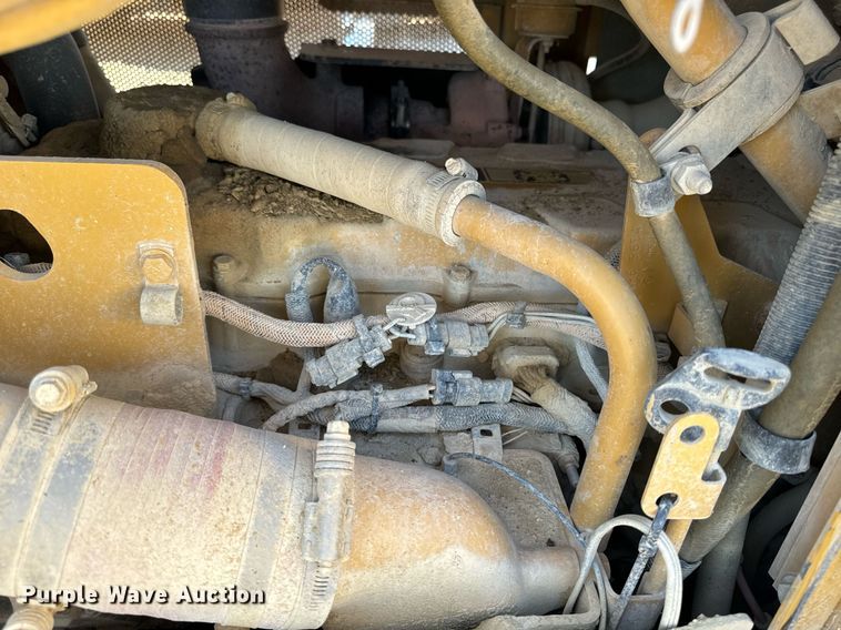 image for item DW2414 2004 Caterpillar D6R XL dozer