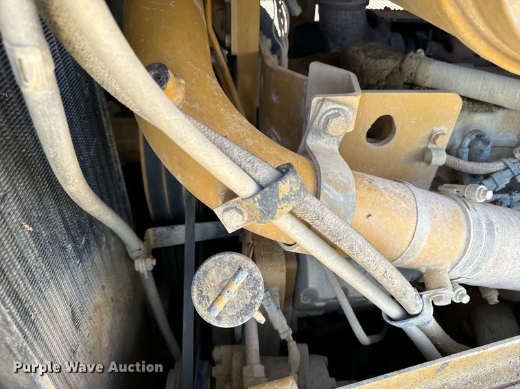 image for item DW2414 2004 Caterpillar D6R XL dozer