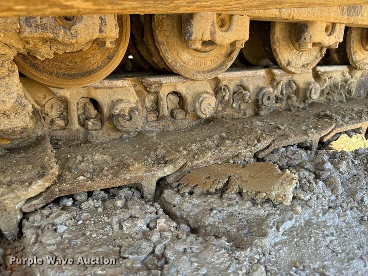 image for item DW2414 2004 Caterpillar D6R XL dozer