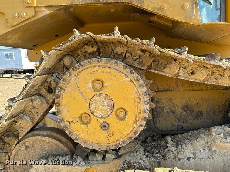 image for item DW2414 2004 Caterpillar D6R XL dozer