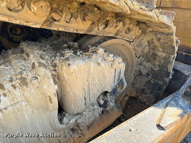 image for item DW2414 2004 Caterpillar D6R XL dozer