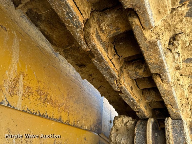 image for item DW2414 2004 Caterpillar D6R XL dozer