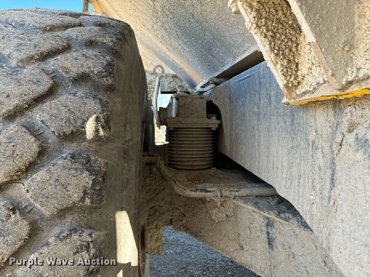 image for item DW2415 2014 Komatsu HM400-3 haul truck