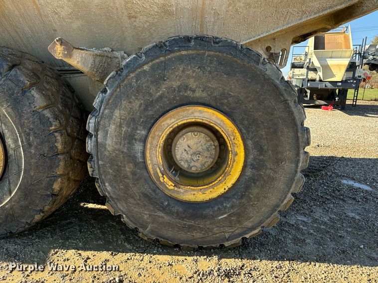 image for item DW2416 2013 Komatsu HM400-3 haul truck