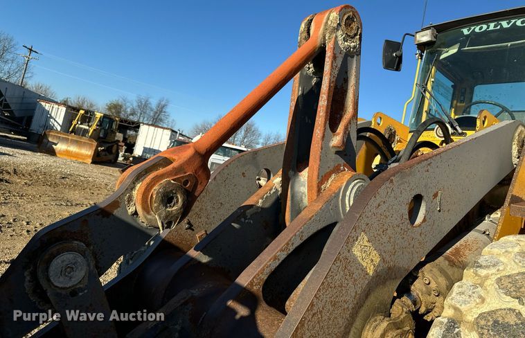 image for item DW2417 1998 Volvo L120C wheel loader
