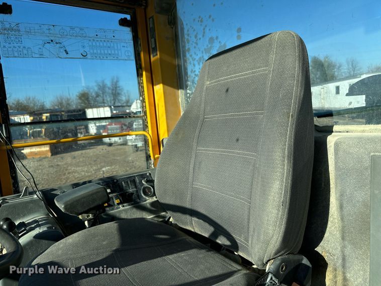 image for item DW2417 1998 Volvo L120C wheel loader