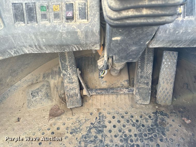 image for item DW2417 1998 Volvo L120C wheel loader