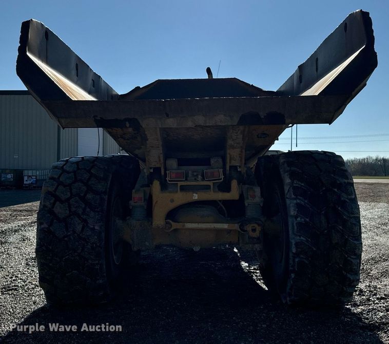 image for item DW2418 2004 Caterpillar 740 haul truck