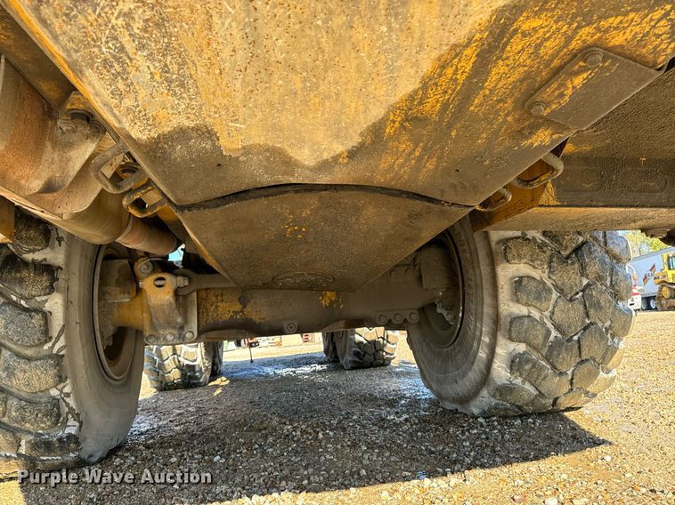 image for item DW2418 2004 Caterpillar 740 haul truck