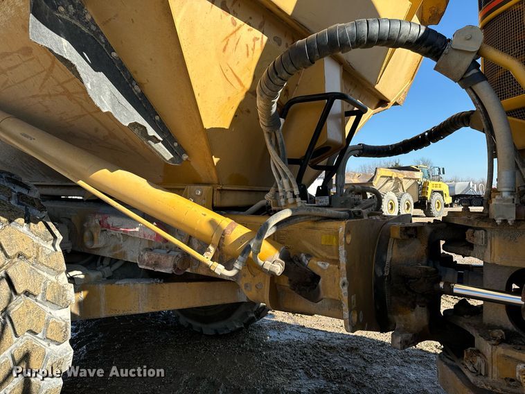 image for item DW2418 2004 Caterpillar 740 haul truck