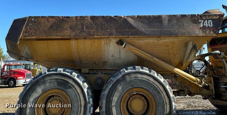 image for item DW2418 2004 Caterpillar 740 haul truck