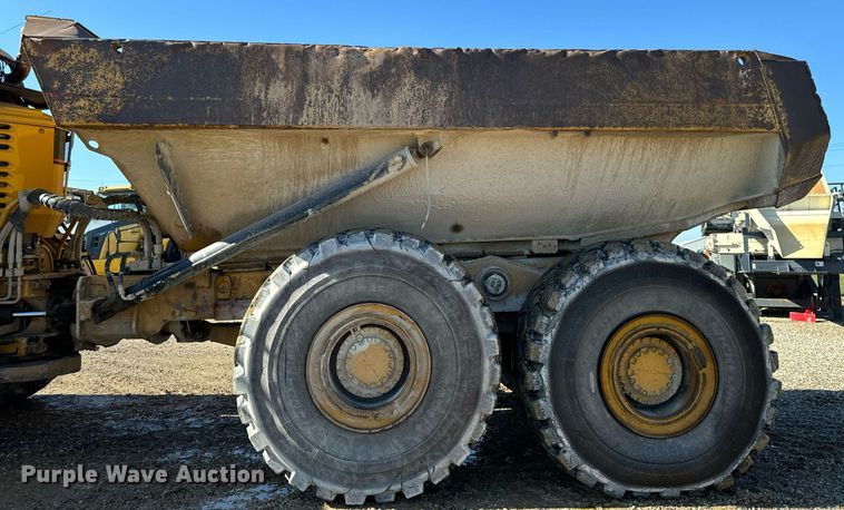 image for item DW2418 2004 Caterpillar 740 haul truck