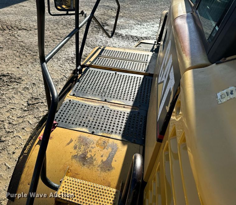 image for item DW2418 2004 Caterpillar 740 haul truck