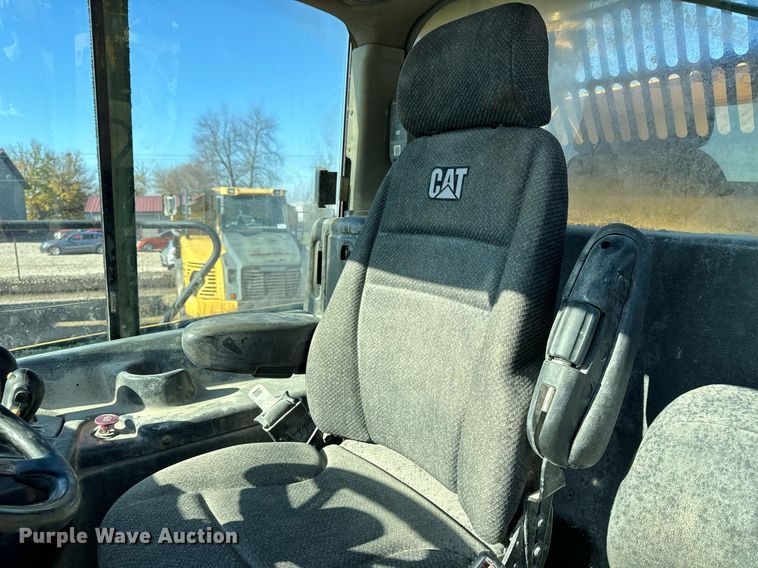 image for item DW2418 2004 Caterpillar 740 haul truck