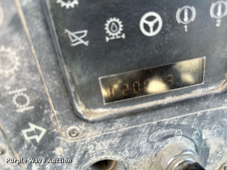 image for item DW2418 2004 Caterpillar 740 haul truck